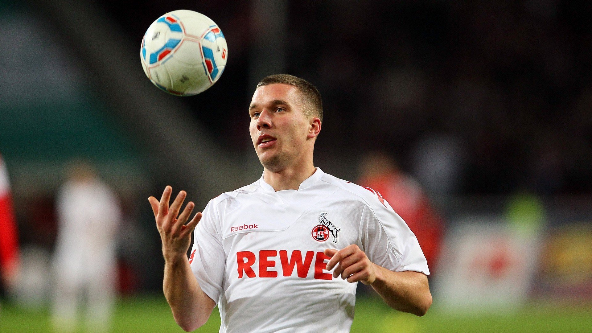 爱游戏体验-荷兰队在欧洲预赛中表现优异，晋级希望巨大